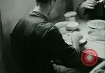 Immagine di Tedesco e prigionieri di guerra italiani NEGLI STATI UNITI United States USA, 1944, secondo 37 filmato di repertorio 65675021174