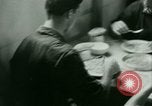 Immagine di Tedesco e prigionieri di guerra italiani NEGLI STATI UNITI United States USA, 1944, secondo 38 filmato di repertorio 65675021174