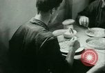 Immagine di Tedesco e prigionieri di guerra italiani NEGLI STATI UNITI United States USA, 1944, secondo 39 filmato di repertorio 65675021174