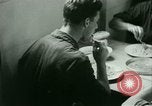 Immagine di Tedesco e prigionieri di guerra italiani NEGLI STATI UNITI United States USA, 1944, secondo 40 filmato di repertorio 65675021174