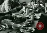 Immagine di Tedesco e prigionieri di guerra italiani NEGLI STATI UNITI United States USA, 1944, secondo 44 filmato di repertorio 65675021174
