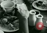 Immagine di Tedesco e prigionieri di guerra italiani NEGLI STATI UNITI United States USA, 1944, secondo 52 filmato di repertorio 65675021174