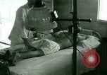 Immagine di Trattamento medico per il tedesco e italiano POWs in noi United States USA, 1944, secondo 1 filmato di repertorio 65675021175