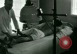 Immagine di Trattamento medico per il tedesco e italiano POWs in noi United States USA, 1944, secondo 7 filmato di repertorio 65675021175