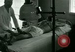 Immagine di Trattamento medico per il tedesco e italiano POWs in noi United States USA, 1944, secondo 9 filmato di repertorio 65675021175