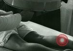 Immagine di Trattamento medico per il tedesco e italiano POWs in noi United States USA, 1944, secondo 21 filmato di repertorio 65675021175