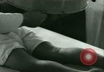 Immagine di Trattamento medico per il tedesco e italiano POWs in noi United States USA, 1944, secondo 24 filmato di repertorio 65675021175