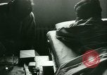 Immagine di Trattamento medico per il tedesco e italiano POWs in noi United States USA, 1944, secondo 25 filmato di repertorio 65675021175