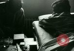 Immagine di Trattamento medico per il tedesco e italiano POWs in noi United States USA, 1944, secondo 28 filmato di repertorio 65675021175