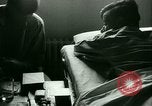 Immagine di Trattamento medico per il tedesco e italiano POWs in noi United States USA, 1944, secondo 33 filmato di repertorio 65675021175