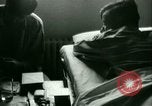 Immagine di Trattamento medico per il tedesco e italiano POWs in noi United States USA, 1944, secondo 34 filmato di repertorio 65675021175