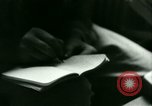 Immagine di Trattamento medico per il tedesco e italiano POWs in noi United States USA, 1944, secondo 36 filmato di repertorio 65675021175