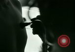 Immagine di Trattamento medico per il tedesco e italiano POWs in noi United States USA, 1944, secondo 49 filmato di repertorio 65675021175
