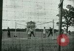 Immagine di Italiano e Tedesco POWs play sports United States USA, 1944, secondo 4 filmato di repertorio 65675021177