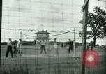 Immagine di Italiano e Tedesco POWs play sports United States USA, 1944, secondo 13 filmato di repertorio 65675021177