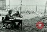 Image prisonnier interrogatoire Tara France, 1944, de la seconde 11 séquences d'archives historiques vidéo 65675021186