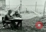 Image prisonnier interrogatoire Tara France, 1944, de la seconde 15 séquences d'archives historiques vidéo 65675021186