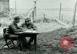 Image prisonnier interrogatoire Tara France, 1944, de la seconde 16 séquences d'archives historiques vidéo 65675021186