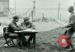 Image prisonnier interrogatoire Tara France, 1944, de la seconde 20 séquences d'archives historiques vidéo 65675021186