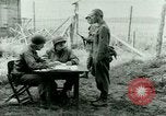 Image prisonnier interrogatoire Tara France, 1944, de la seconde 23 séquences d'archives historiques vidéo 65675021186