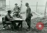 Image prisonnier interrogatoire Tara France, 1944, de la seconde 33 séquences d'archives historiques vidéo 65675021186