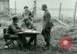 Image prisonnier interrogatoire Tara France, 1944, de la seconde 62 séquences d'archives historiques vidéo 65675021186