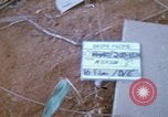 Image soldats assaut sur hill le Vietnam du Sud, 1967, de la seconde 1 séquences d'archives historiques vidéo 65675021187