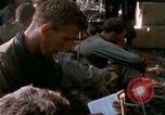 Image soldats assaut sur hill le Vietnam du Sud, 1967, de la seconde 34 séquences d'archives historiques vidéo 65675021187