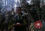 Image soldats assaut sur hill le Vietnam du Sud, 1967, de la seconde 43 séquences d'archives historiques vidéo 65675021187
