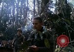 Image soldats assaut sur hill le Vietnam du Sud, 1967, de la seconde 52 séquences d'archives historiques vidéo 65675021187