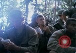 Image soldats assaut sur hill le Vietnam du Sud, 1967, de la seconde 55 séquences d'archives historiques vidéo 65675021187