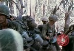 Image Troupes de US 503e Régiment d'infanterie aéroportée assault Hill 875 le Vietnam du Sud, 1967, de la seconde 18 séquences d'archives historiques vidéo 65675021188