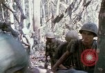 Image Troupes de US 503e Régiment d'infanterie aéroportée assault Hill 875 le Vietnam du Sud, 1967, de la seconde 21 séquences d'archives historiques vidéo 65675021188