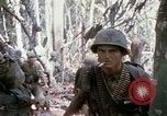 Image Troupes de US 503e Régiment d'infanterie aéroportée assault Hill 875 le Vietnam du Sud, 1967, de la seconde 22 séquences d'archives historiques vidéo 65675021188