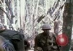 Image Troupes de US 503e Régiment d'infanterie aéroportée assault Hill 875 le Vietnam du Sud, 1967, de la seconde 26 séquences d'archives historiques vidéo 65675021188