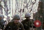 Image Troupes de US 503e Régiment d'infanterie aéroportée assault Hill 875 le Vietnam du Sud, 1967, de la seconde 27 séquences d'archives historiques vidéo 65675021188