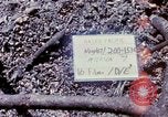 Standbild Soldaten tragen verletzt South Vietnam, 1967, aus Sekunde 5 historischem Filmmaterial Videoclip 65675021189