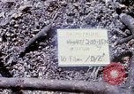 Standbild Soldaten tragen verletzt South Vietnam, 1967, aus Sekunde 8 historischem Filmmaterial Videoclip 65675021189