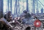 Standbild Soldaten tragen verletzt South Vietnam, 1967, aus Sekunde 24 historischem Filmmaterial Videoclip 65675021189