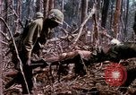 Standbild Soldaten tragen verletzt South Vietnam, 1967, aus Sekunde 33 historischem Filmmaterial Videoclip 65675021189