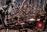 Standbild Soldaten tragen verletzt South Vietnam, 1967, aus Sekunde 35 historischem Filmmaterial Videoclip 65675021189