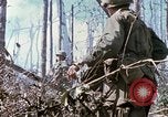 Standbild Soldaten tragen verletzt South Vietnam, 1967, aus Sekunde 39 historischem Filmmaterial Videoclip 65675021189