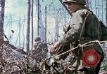 Standbild Soldaten tragen verletzt South Vietnam, 1967, aus Sekunde 40 historischem Filmmaterial Videoclip 65675021189