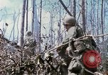 Standbild Soldaten tragen verletzt South Vietnam, 1967, aus Sekunde 43 historischem Filmmaterial Videoclip 65675021189