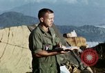 Immagine di Esercito degli Stati Uniti cappellano conduce service Il Vietnam, 1968, secondo 38 filmato di repertorio 65675021201