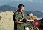 Immagine di Esercito degli Stati Uniti cappellano conduce service Il Vietnam, 1968, secondo 40 filmato di repertorio 65675021201
