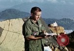Immagine di Esercito degli Stati Uniti cappellano conduce service Il Vietnam, 1968, secondo 42 filmato di repertorio 65675021201
