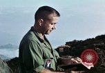 Immagine di Esercito degli Stati Uniti cappellano conduce service Il Vietnam, 1968, secondo 47 filmato di repertorio 65675021201
