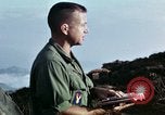 Immagine di Esercito degli Stati Uniti cappellano conduce service Il Vietnam, 1968, secondo 49 filmato di repertorio 65675021201