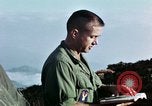 Immagine di Esercito degli Stati Uniti cappellano conduce service Il Vietnam, 1968, secondo 60 filmato di repertorio 65675021201